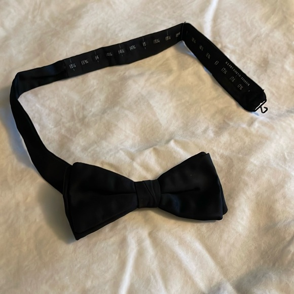 ❤️ 5/$15 Adjustable bow tie - Picture 1 of 2